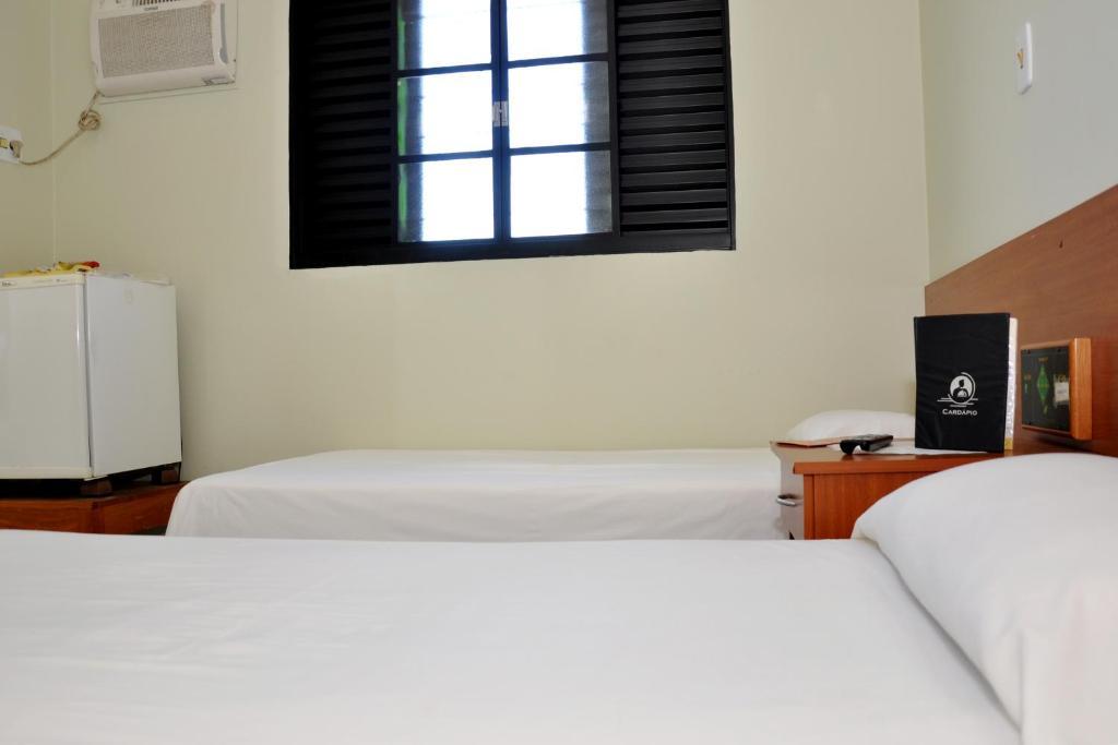 Hotel Carolina Plaza Uberaba Ruang foto